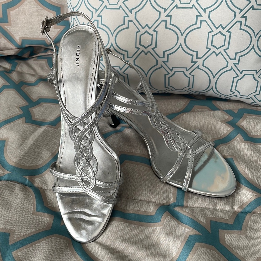 NBW ~ FIONI SILVER HIGH HEEL SANDLE